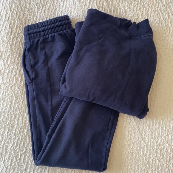 TNA Pants - Aritzia TNA sweatsuit